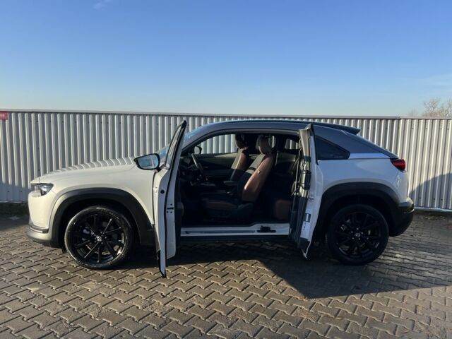 Білий Мазда МХ-3, об'ємом двигуна 0 л та пробігом 26 тис. км за 18000 $, фото 1 на Automoto.ua