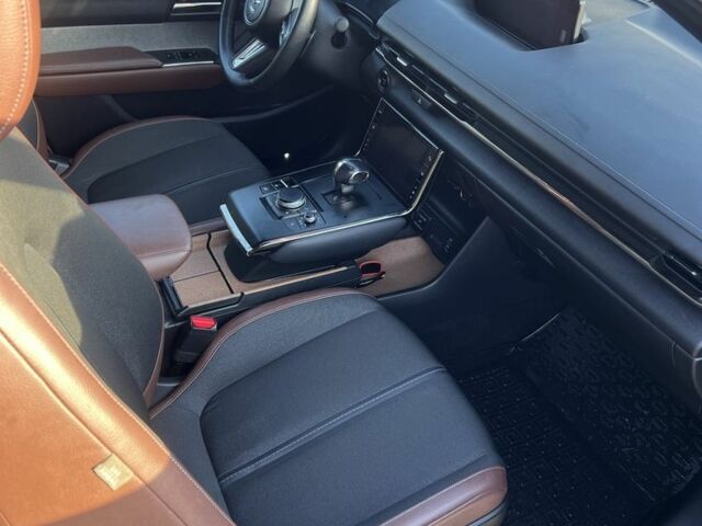 Білий Мазда МХ-3, об'ємом двигуна 0 л та пробігом 26 тис. км за 18000 $, фото 4 на Automoto.ua