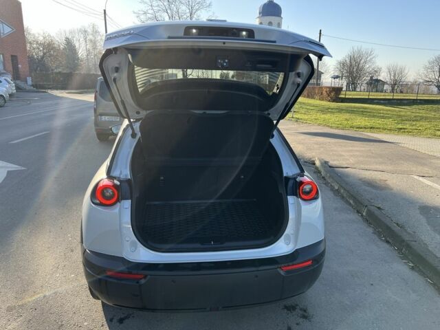 Білий Мазда МХ-3, об'ємом двигуна 0 л та пробігом 26 тис. км за 18000 $, фото 13 на Automoto.ua