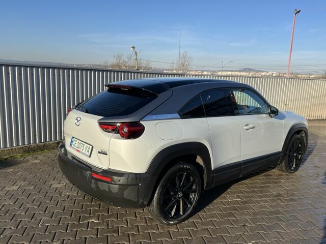 Білий Мазда МХ-3, об'ємом двигуна 0 л та пробігом 26 тис. км за 18000 $, фото 11 на Automoto.ua