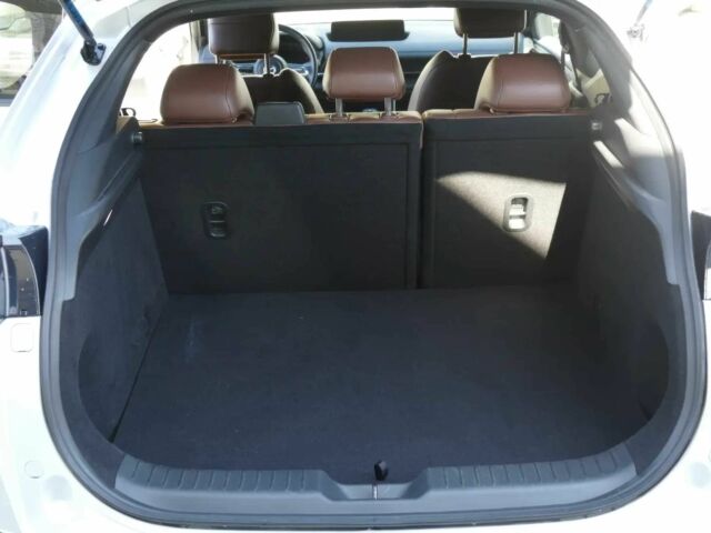 Білий Мазда МХ-3, об'ємом двигуна 0 л та пробігом 18 тис. км за 6700 $, фото 10 на Automoto.ua