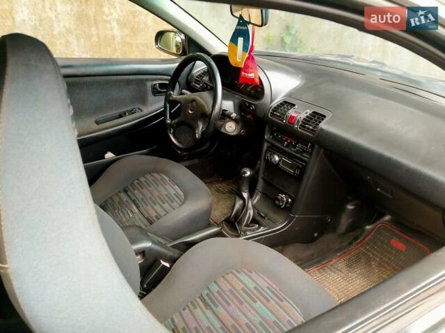 Черный Мазда МХ-3, объемом двигателя 1.8 л и пробегом 280 тыс. км за 2500 $, фото 2 на Automoto.ua