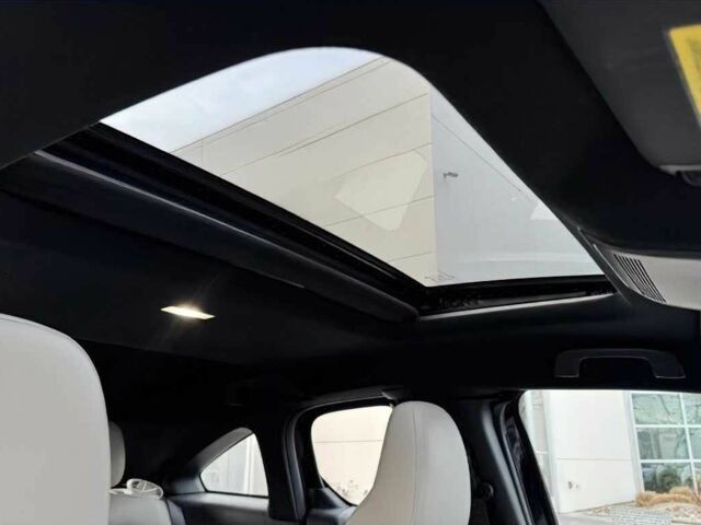 Чорний Мазда МХ-3, об'ємом двигуна 0 л та пробігом 10 тис. км за 11000 $, фото 10 на Automoto.ua