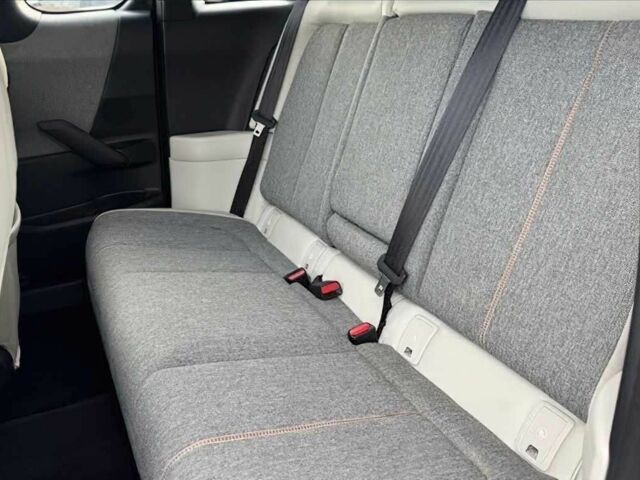 Чорний Мазда МХ-3, об'ємом двигуна 0 л та пробігом 10 тис. км за 11000 $, фото 11 на Automoto.ua