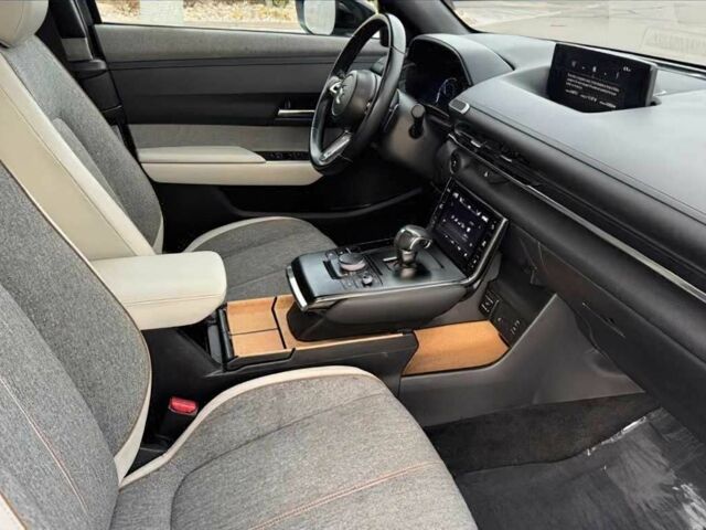 Чорний Мазда МХ-3, об'ємом двигуна 0 л та пробігом 10 тис. км за 11000 $, фото 8 на Automoto.ua