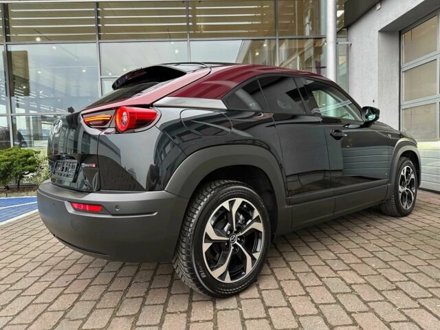 Черный Мазда МХ-3, объемом двигателя 0.8 л и пробегом 23 тыс. км за 10400 $, фото 6 на Automoto.ua