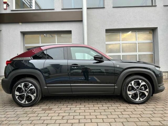 Черный Мазда МХ-3, объемом двигателя 0.8 л и пробегом 23 тыс. км за 10400 $, фото 7 на Automoto.ua