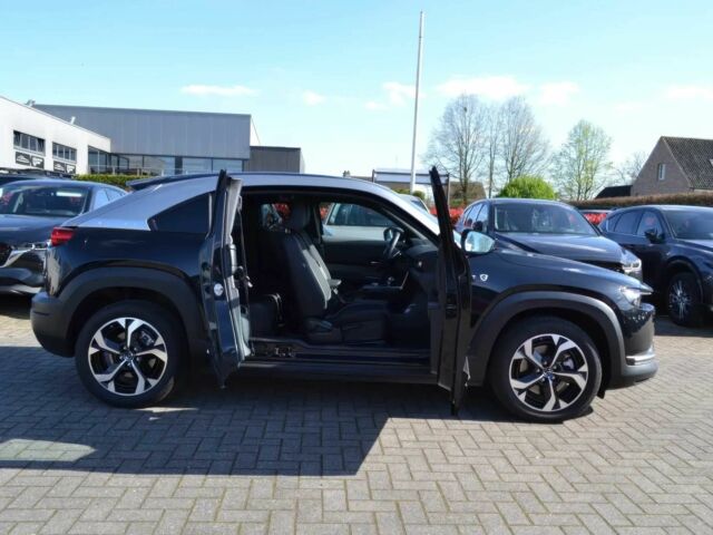 Чорний Мазда МХ-3, об'ємом двигуна 2.4 л та пробігом 23 тис. км за 7100 $, фото 4 на Automoto.ua