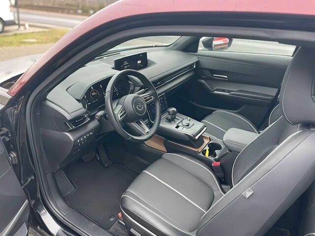 Черный Мазда МХ-3, объемом двигателя 0 л и пробегом 25 тыс. км за 10000 $, фото 7 на Automoto.ua