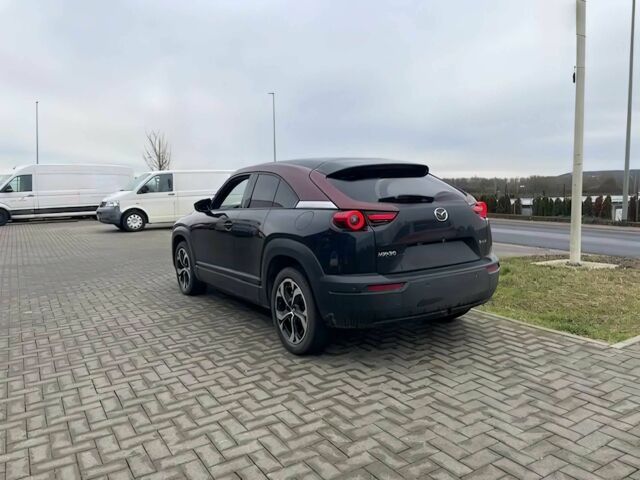 Черный Мазда МХ-3, объемом двигателя 0 л и пробегом 25 тыс. км за 10000 $, фото 5 на Automoto.ua