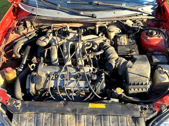 Червоний Мазда МХ-3, об'ємом двигуна 1.8 л та пробігом 0 тис. км за 1100 $, фото 7 на Automoto.ua