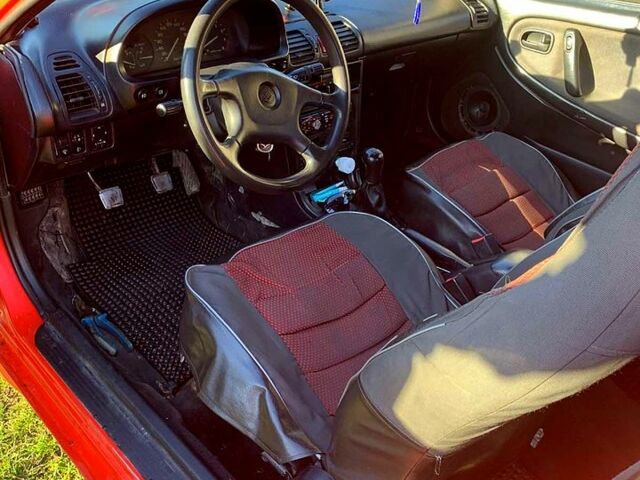Червоний Мазда МХ-3, об'ємом двигуна 1.8 л та пробігом 0 тис. км за 1100 $, фото 6 на Automoto.ua