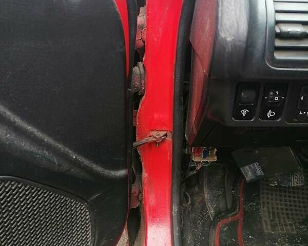 Красный Мазда МХ-3, объемом двигателя 1.8 л и пробегом 294 тыс. км за 2500 $, фото 10 на Automoto.ua