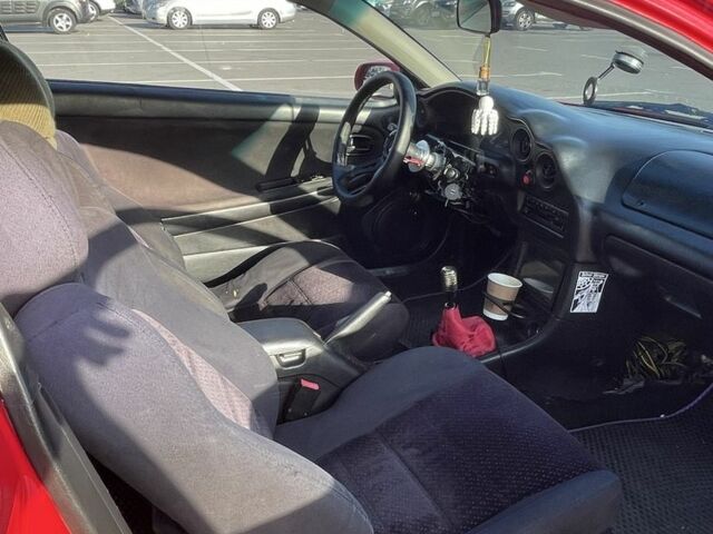 Красный Мазда МХ-3, объемом двигателя 1.6 л и пробегом 257 тыс. км за 1600 $, фото 7 на Automoto.ua