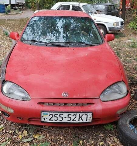 Красный Мазда МХ-3, объемом двигателя 1.6 л и пробегом 250 тыс. км за 1300 $, фото 2 на Automoto.ua