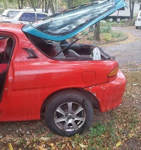 Красный Мазда МХ-3, объемом двигателя 1.6 л и пробегом 250 тыс. км за 1300 $, фото 4 на Automoto.ua