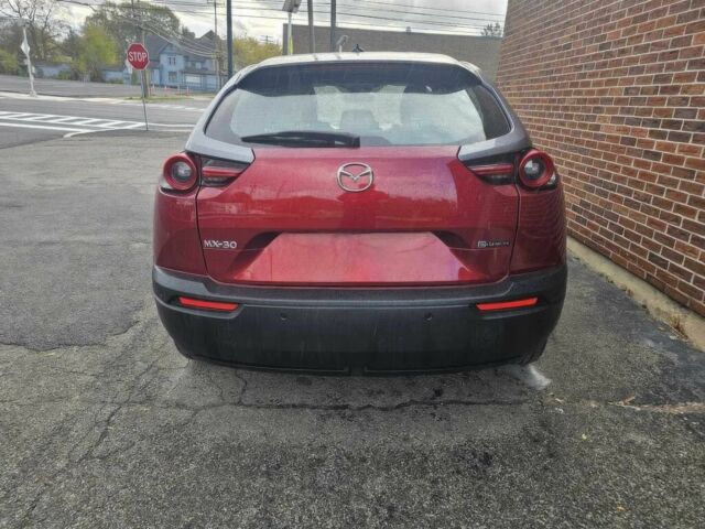 Красный Мазда МХ-3, объемом двигателя 0 л и пробегом 23 тыс. км за 10500 $, фото 2 на Automoto.ua