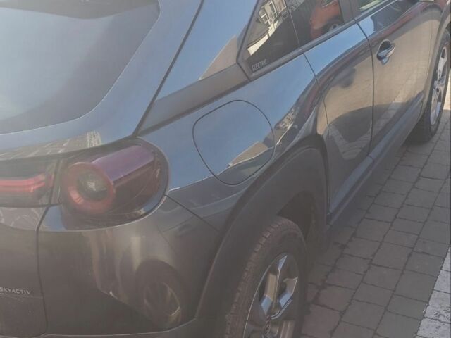 Серый Мазда МХ-3, объемом двигателя 0 л и пробегом 76 тыс. км за 15000 $, фото 3 на Automoto.ua