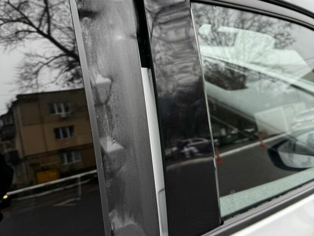 Серый Мазда МХ-3, объемом двигателя 0 л и пробегом 50 тыс. км за 14500 $, фото 6 на Automoto.ua