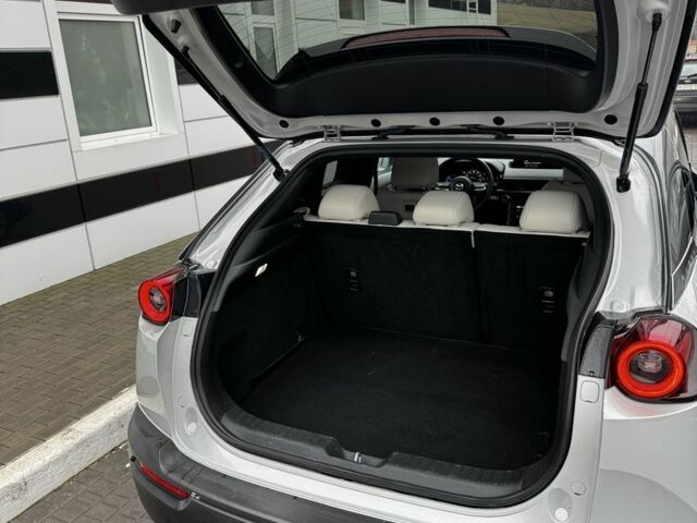 Серый Мазда МХ-3, объемом двигателя 0 л и пробегом 50 тыс. км за 14500 $, фото 7 на Automoto.ua