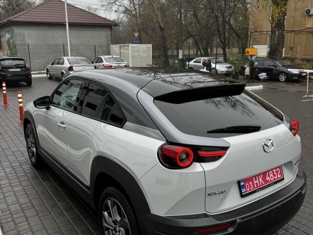 Серый Мазда МХ-3, объемом двигателя 0 л и пробегом 50 тыс. км за 14500 $, фото 2 на Automoto.ua