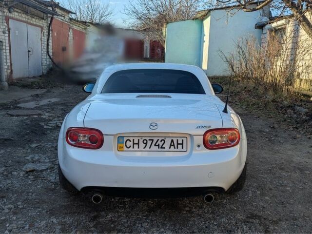 Белый Мазда МХ-5, объемом двигателя 2 л и пробегом 250 тыс. км за 3000 $, фото 3 на Automoto.ua