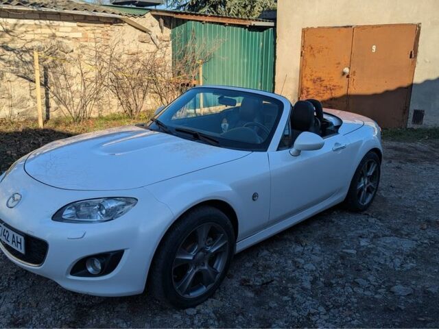 Мазда МХ-5 2010 в Николаеве на Automoto.ua Белый Мазда МХ-5, объемом двигателя 2 л и пробегом 250 тыс. км за 3000 $, фото 5 на Automoto.ua