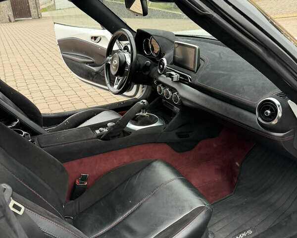 Білий Мазда МХ-5, об'ємом двигуна 1.5 л та пробігом 136 тис. км за 12500 $, фото 4 на Automoto.ua