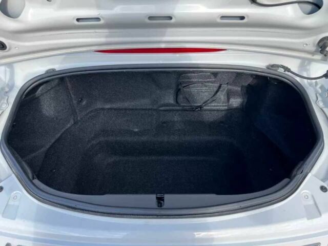 Белый Мазда МХ-5, объемом двигателя 2 л и пробегом 30 тыс. км за 2900 $, фото 16 на Automoto.ua