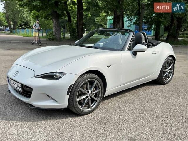 Белый Мазда МХ-5, объемом двигателя 2 л и пробегом 98 тыс. км за 16200 $, фото 3 на Automoto.ua