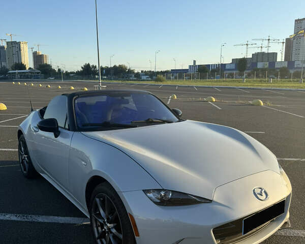 Белый Мазда МХ-5, объемом двигателя 2 л и пробегом 148 тыс. км за 15000 $, фото 5 на Automoto.ua