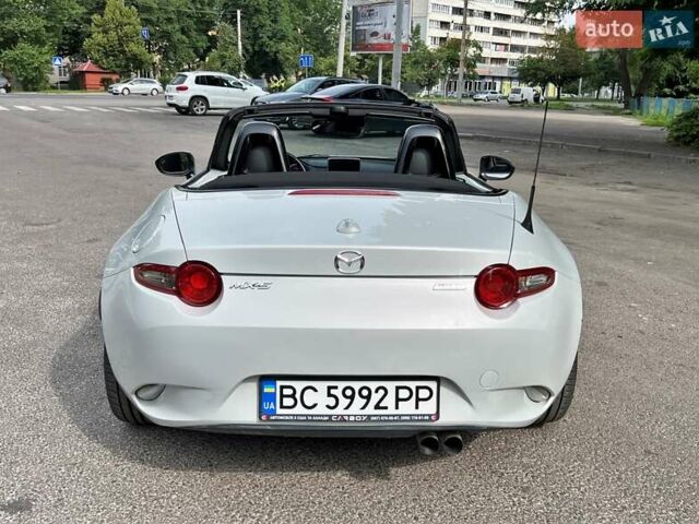 Белый Мазда МХ-5, объемом двигателя 2 л и пробегом 98 тыс. км за 16200 $, фото 6 на Automoto.ua