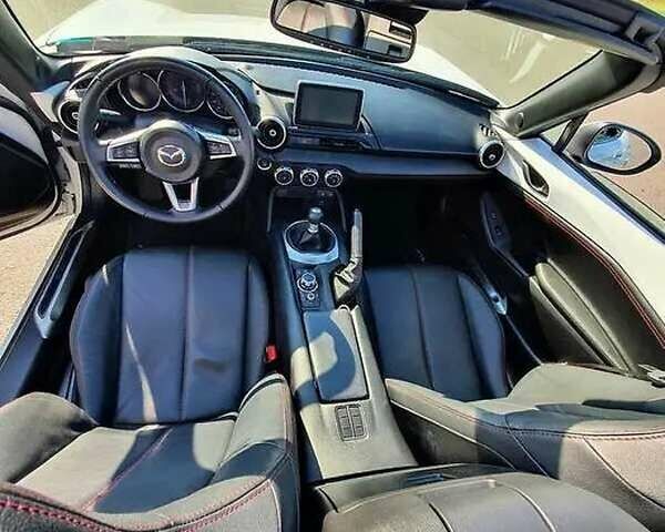 Белый Мазда МХ-5, объемом двигателя 2 л и пробегом 57 тыс. км за 14945 $, фото 6 на Automoto.ua