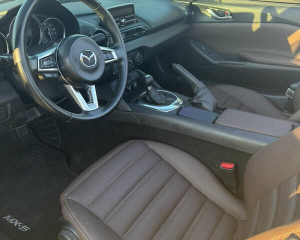 Белый Мазда МХ-5, объемом двигателя 2 л и пробегом 148 тыс. км за 15000 $, фото 6 на Automoto.ua