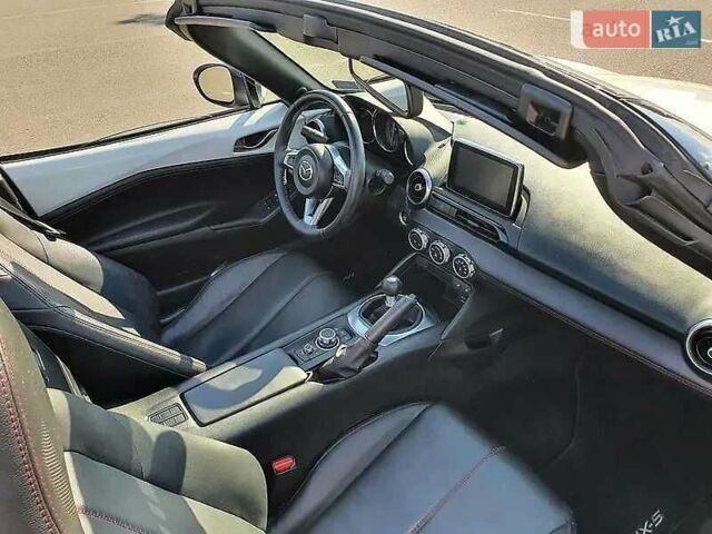 Белый Мазда МХ-5, объемом двигателя 2 л и пробегом 57 тыс. км за 14945 $, фото 3 на Automoto.ua