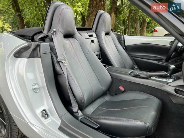 Белый Мазда МХ-5, объемом двигателя 2 л и пробегом 98 тыс. км за 16200 $, фото 35 на Automoto.ua