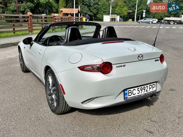 Белый Мазда МХ-5, объемом двигателя 2 л и пробегом 98 тыс. км за 16200 $, фото 5 на Automoto.ua