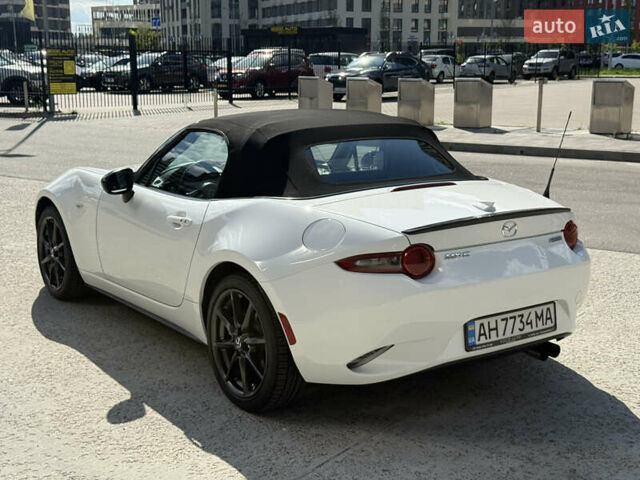 Белый Мазда МХ-5, объемом двигателя 2 л и пробегом 36 тыс. км за 22000 $, фото 1 на Automoto.ua