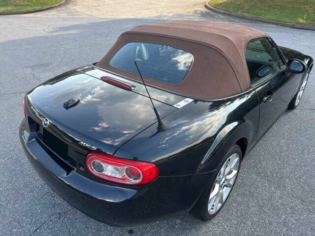 Чорний Мазда МХ-5, об'ємом двигуна 2 л та пробігом 81 тис. км за 7800 $, фото 5 на Automoto.ua