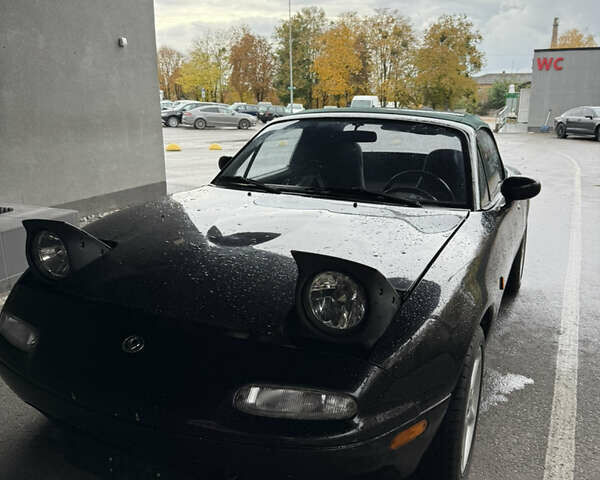 Черный Мазда МХ-5, объемом двигателя 1.6 л и пробегом 129 тыс. км за 12000 $, фото 3 на Automoto.ua