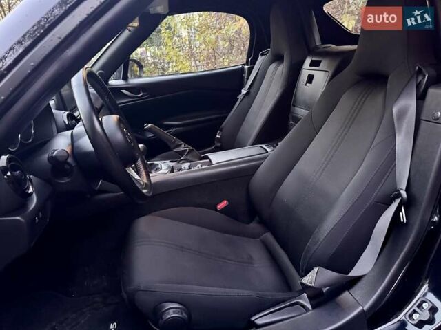 Черный Мазда МХ-5, объемом двигателя 2 л и пробегом 43 тыс. км за 20000 $, фото 4 на Automoto.ua