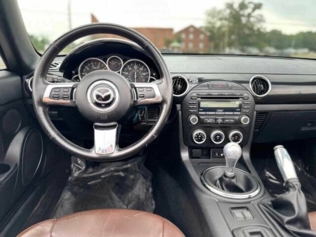 Черный Мазда МХ-5, объемом двигателя 2 л и пробегом 78 тыс. км за 7800 $, фото 10 на Automoto.ua