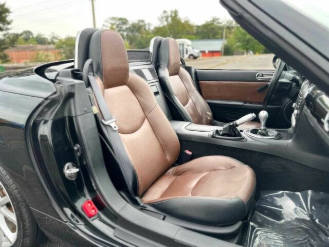 Черный Мазда МХ-5, объемом двигателя 2 л и пробегом 78 тыс. км за 7800 $, фото 12 на Automoto.ua