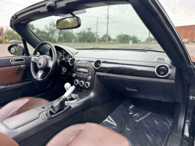 Черный Мазда МХ-5, объемом двигателя 2 л и пробегом 78 тыс. км за 7800 $, фото 9 на Automoto.ua