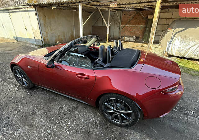 Красный Мазда МХ-5, объемом двигателя 2 л и пробегом 40 тыс. км за 19000 $, фото 3 на Automoto.ua