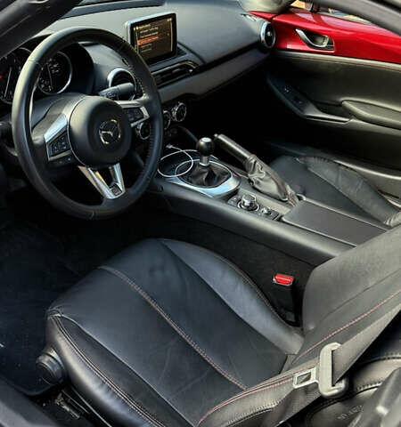 Красный Мазда МХ-5, объемом двигателя 2 л и пробегом 40 тыс. км за 19000 $, фото 10 на Automoto.ua