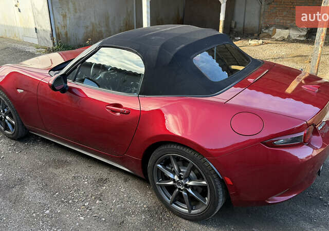 Красный Мазда МХ-5, объемом двигателя 2 л и пробегом 40 тыс. км за 19000 $, фото 9 на Automoto.ua