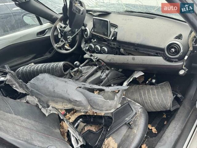 Серый Мазда МХ-5, объемом двигателя 2 л и пробегом 110 тыс. км за 4200 $, фото 7 на Automoto.ua