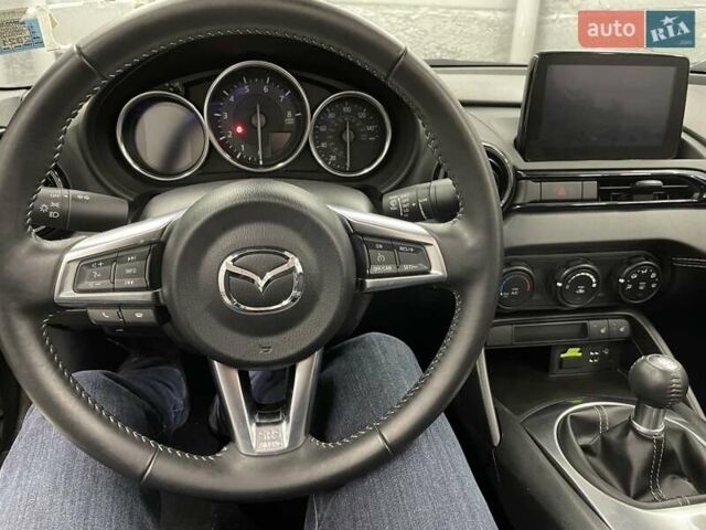 Серый Мазда МХ-5, объемом двигателя 2 л и пробегом 14 тыс. км за 27000 $, фото 2 на Automoto.ua