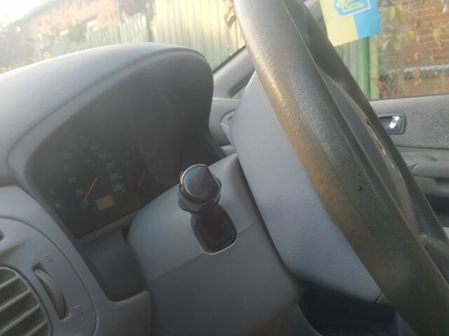 Серый Мазда Премаси, объемом двигателя 2 л и пробегом 260 тыс. км за 1800 $, фото 6 на Automoto.ua